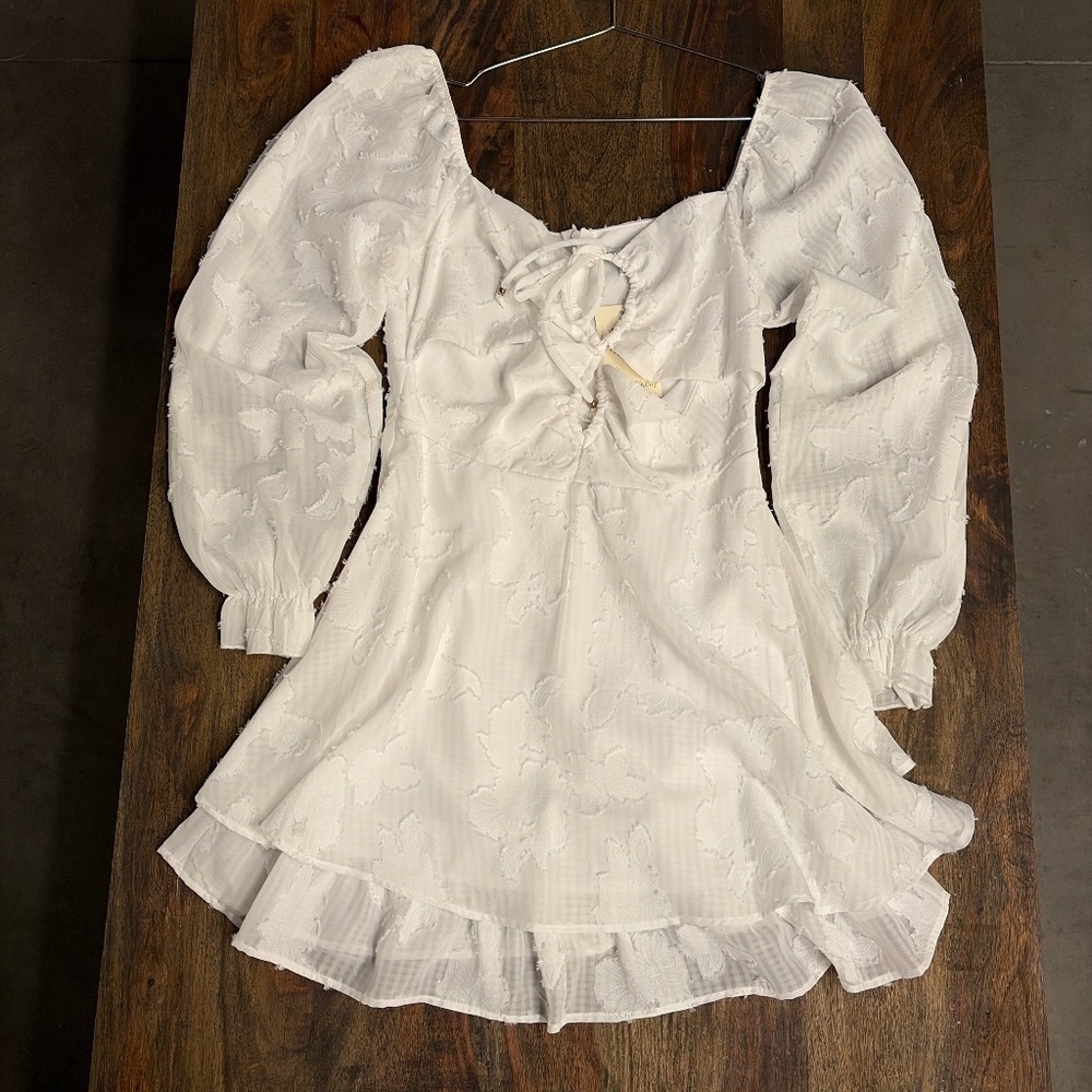 Allison + Kelly White Floral Textured Mini Dress – Size Large (New with Tags)